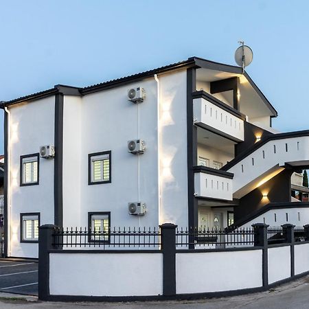Apart-Hotel Prestige Ulcinj Eksteriør billede