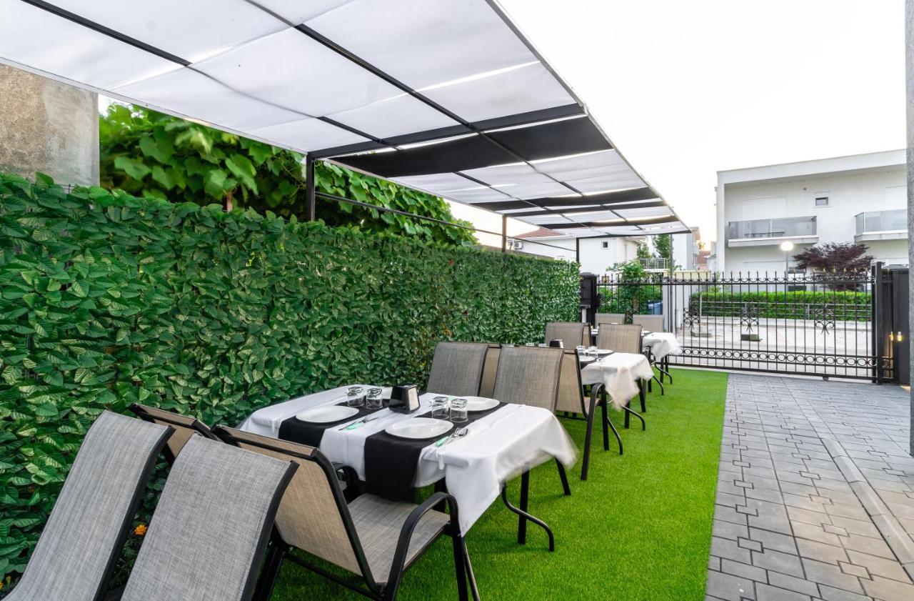 Apart-Hotel Prestige Ulcinj Eksteriør billede